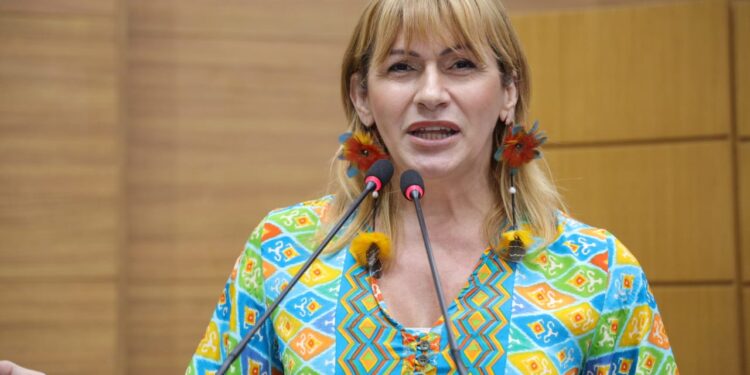 Linda Brasil repercute mudança na gestão da SES