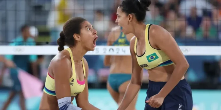 Jogos Olímpicos 2024: Duda e Ana Patrícia vencem australianas e vão para final no vôlei de praia