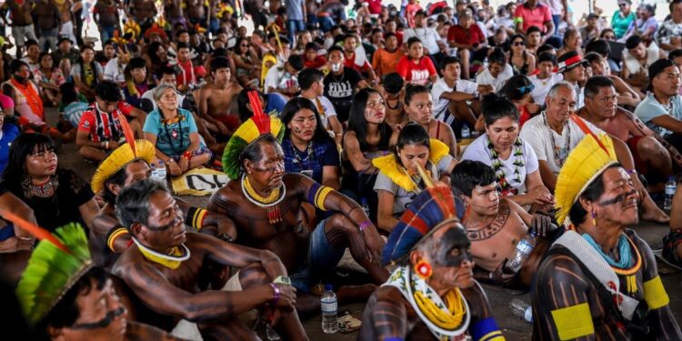 Apib cobra suspensão de marco temporal e avalia deixar comissão do STF