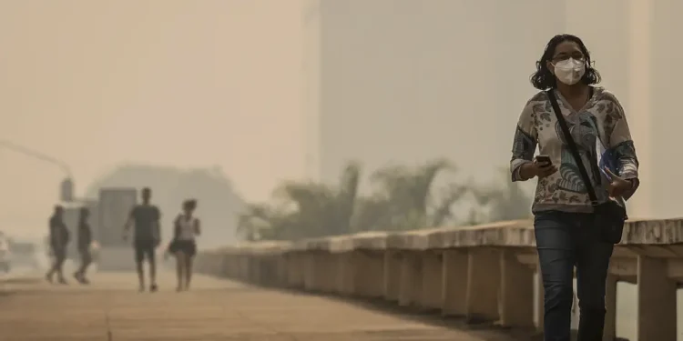 Brasília e outras capitais ficam encobertas por fumaça de queimadas