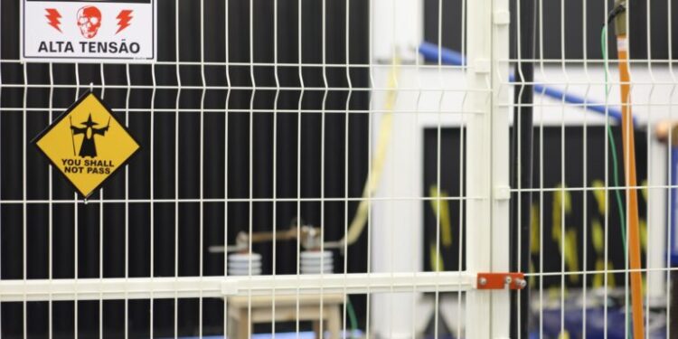 UFS amplia pesquisas no setor elétrico com criação de laboratório de alta tensão