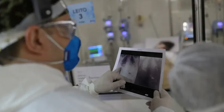 Internações de idosos por covid-19 aumentam no Nordeste, AM e SP