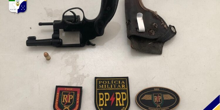 PM prende homem armado em frente a escola no Loteamento Pai André