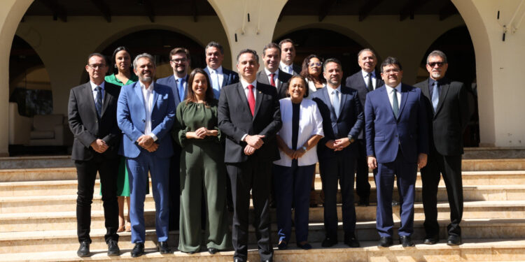 Governadores do NE discutem com Senado fundo para estados em dia com a União