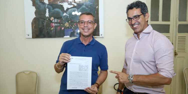 Governador assina contrato para construção de nova maternidade em Sergipe