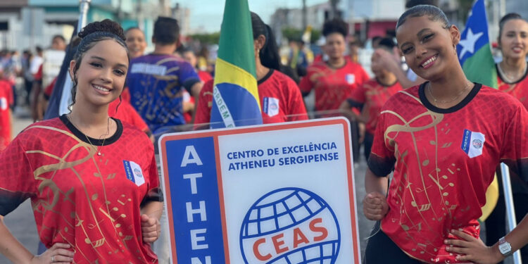 Ensaio geral de bandas marciais escolares chega ao bairro Siqueira Campos