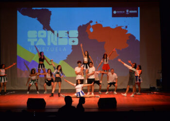 Primeira fase da olimpíada Conectando Línguas às Outras Ciências é aberta no Teatro Atheneu