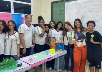 Feira de ciências desperta criatividade dos alunos do Centro de Excelência Governador Augusto Franco