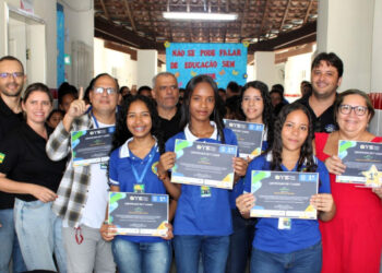 Alunas de Telha criam protótipo que auxilia na acessibilidade de pessoas com deficiência visual