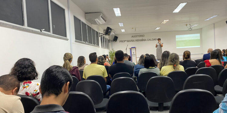 Seduc promove capacitação sobre educação alimentar e nutricional no ambiente escolar