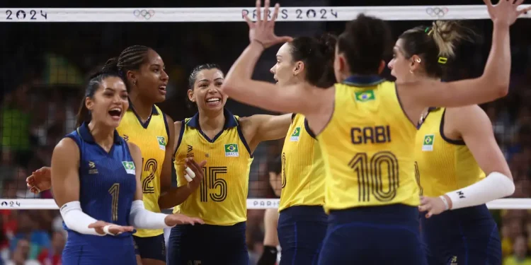Brasil vence República Dominicana e vai à semifinal no vôlei feminino