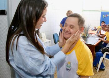 Yandra visita APAE Aracaju e conversa sobre futuras parcerias com o município