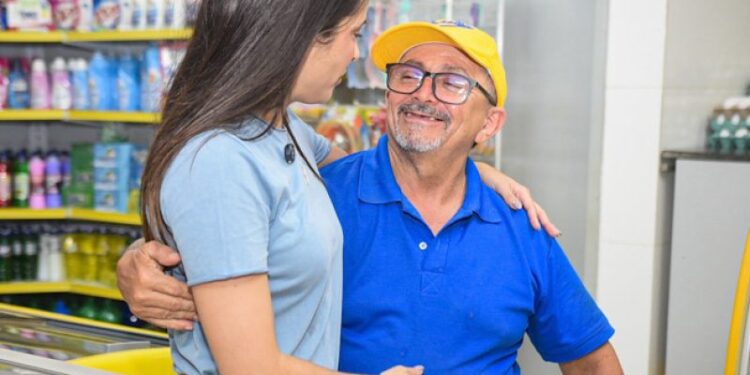 Yandra Moura apresenta propostas aos moradores do São Carlos, Bugio e 18 do Forte