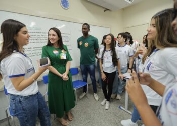 Danielle amplia diálogo com a juventude em sabatina por alunos do Atheneu