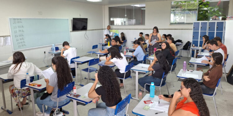 Alunos da Rede Estadual participam do primeiro dia de Simula Enem