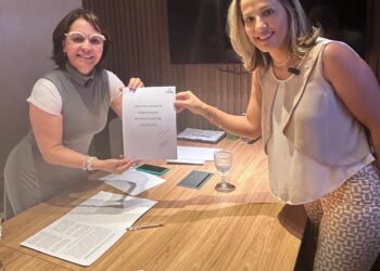 Emília assina Compromisso e destaca importância dos hospitais filantrópicos