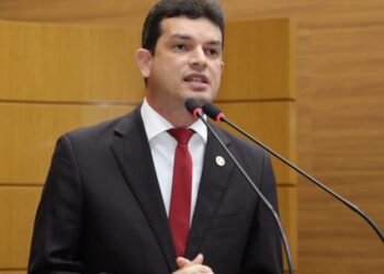 Paulo Júnior apresenta projetos de Lei sobre vagas em escolas e de emprego
