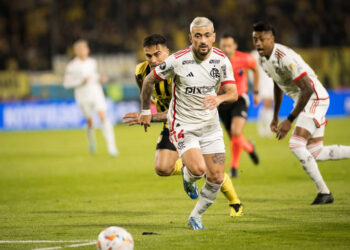 Peñarol se segura, despacha o Fla e encara o Botafogo nas semis da Libertadores