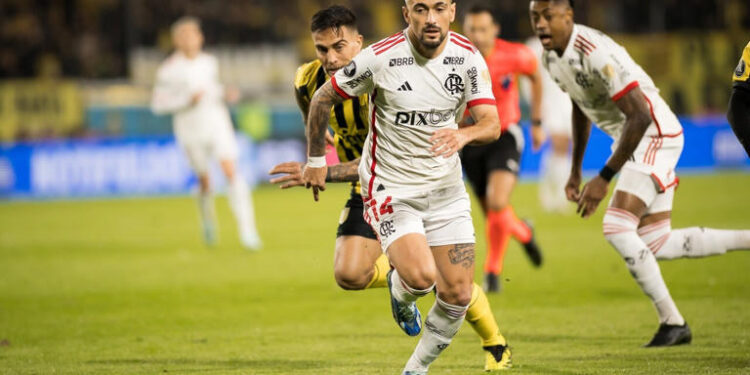 Peñarol se segura, despacha o Fla e encara o Botafogo nas semis da Libertadores