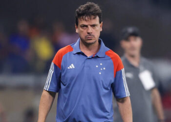 Diniz admite queda do Cruzeiro após expulsão, mas valoriza: ‘Classificação merecida’