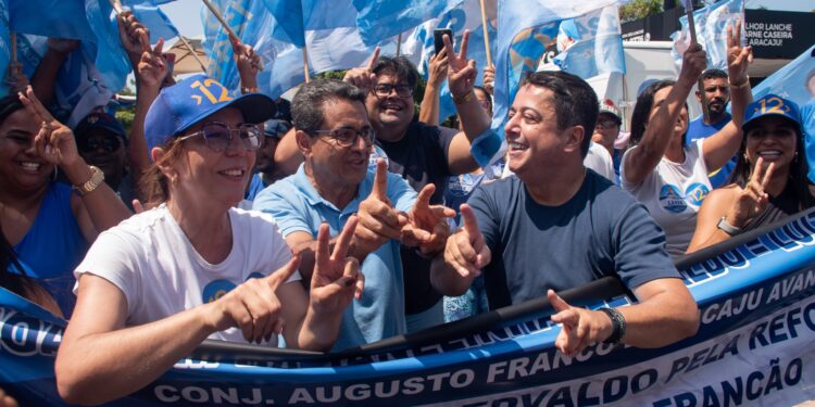 Grande Carreata do respeito, da paz e do amor percorre bairros da zona Sul de Aracaju