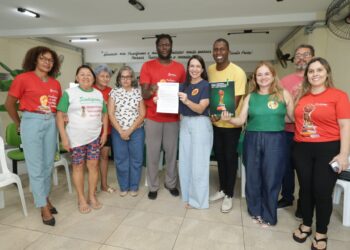 Danielle assina carta compromisso com a educação pública