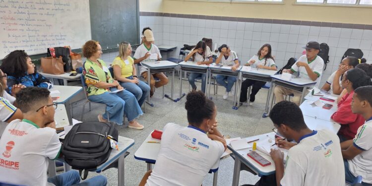 Círculos de construção da cultura de paz integram ações de prevenção à violência no ambiente escolar