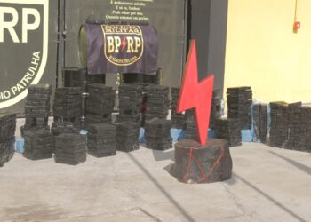 Operação da Polícia Militar intercepta veículo com mais de 300kg de drogas na Avenida Tancredo Neves, em Aracaju