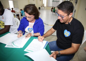 Emília e Ricardo firmam compromisso com a Educação durante encontro no Sindipema
