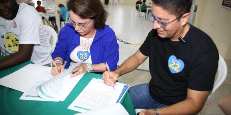 Emília e Ricardo firmam compromisso com a Educação durante encontro no Sindipema