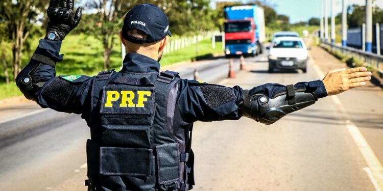 Portaria determina que a Polícia Rodoviária Federal não poderá obstruir eleitores