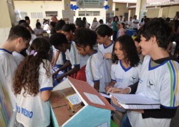 Colégio Estadual Manoel Luiz comemora 100 anos com feira educacional