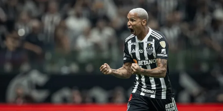 Hulk perde pênalti, Deyverson decide e Atlético-MG elimina o Fluminense na Liberta