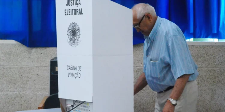 Indivíduos que têm mais de 70 anos representam 9% do eleitorado no Brasil