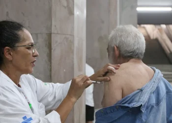 Fiocruz alerta para aumento de casos de covid-19 no país