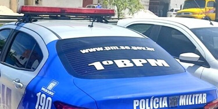 Polícia Militar prende mulher suspeita de ameaçar funcionários de unidade de saúde de Aracaju com uma faca