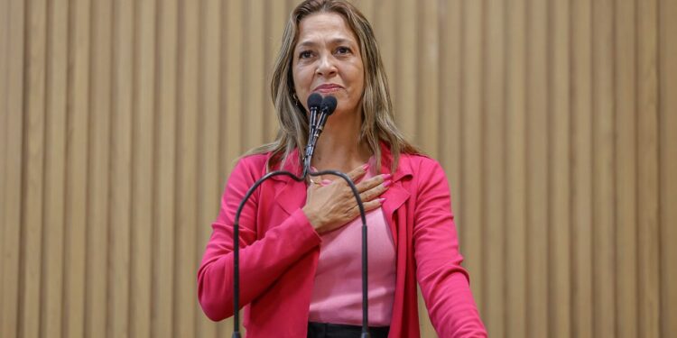 Sheyla pede celeridade na compra de aparelhos de climatização do Hospital do Câncer 