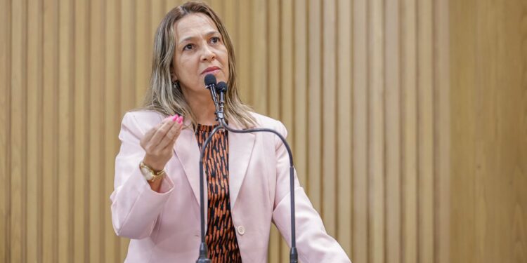Sheyla Galba pede ampliação das linhas de ônibus no Japãozinho 