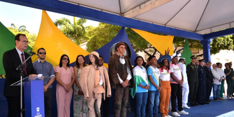 Alunos da rede estadual representam a sergipanidade no acendimento do fogo simbólico