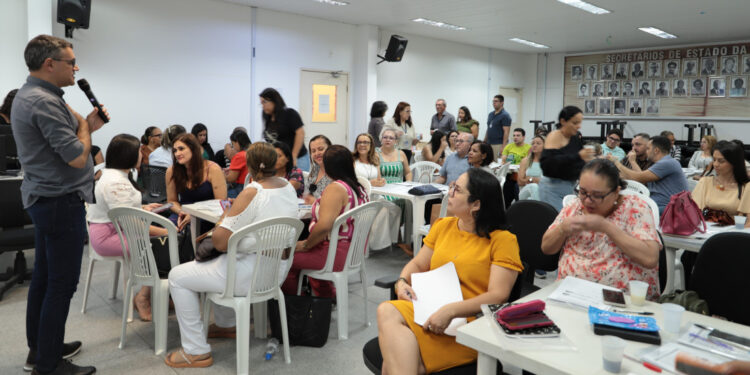 Mais de 200 técnicos da educação participam da oficina para apropriação dos índices de desempenho escolar de Sergipe