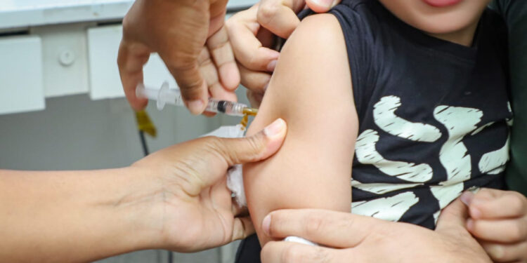 Vacina contra polio passa a ser aplicada somente em dose injetável