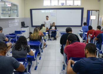 Candidatos realizam provas do concurso público da Agrese