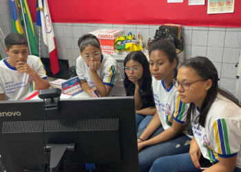 Seduc promove formação em educação financeira para estudantes monitores das DREs