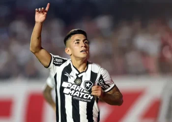 Botafogo sofre, mas vence São Paulo nos pênaltis e avança à semifinal da Libertadores