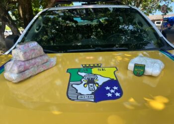 Polícia Militar apreende 2,4 kg de drogas em ônibus interestadual em Aracaju