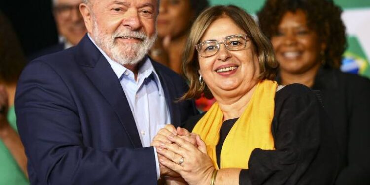 Acusada de assédio moral, ministra das Mulheres diz que segue no cargo