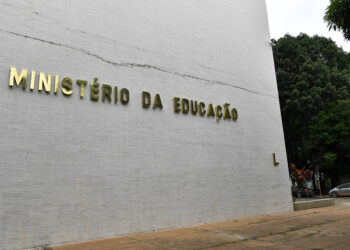Ministério da Educação lançará concurso unificado e “Pé-de-Meia” para professores em 2025