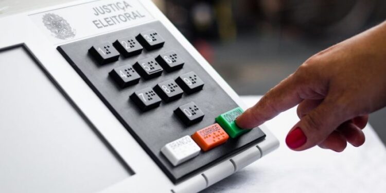 Número de casos de assédio eleitoral aumenta em reta final das eleições