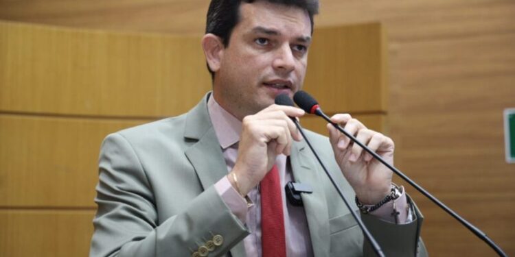 Paulo Júnior apresenta reclamações sobre abastecimento de água e cobra efetividade da Deso