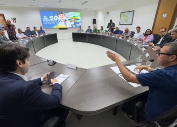 Governador tranquiliza representantes dos táxis-lotação da Grande Aracaju e garante manutenção do serviço